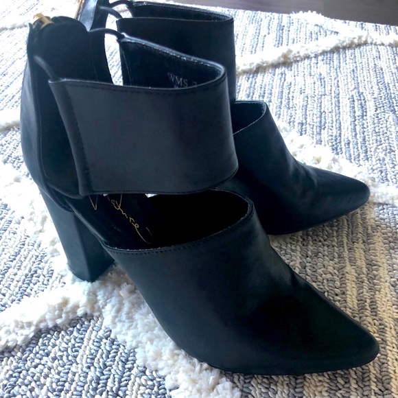 Cut out booties with zipper back - Picture 2 of 6